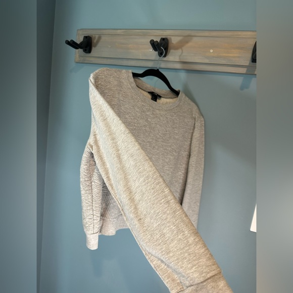 H&M Textured Crewneck Sweatshirt in Heather Grey - Picture 5 of 9